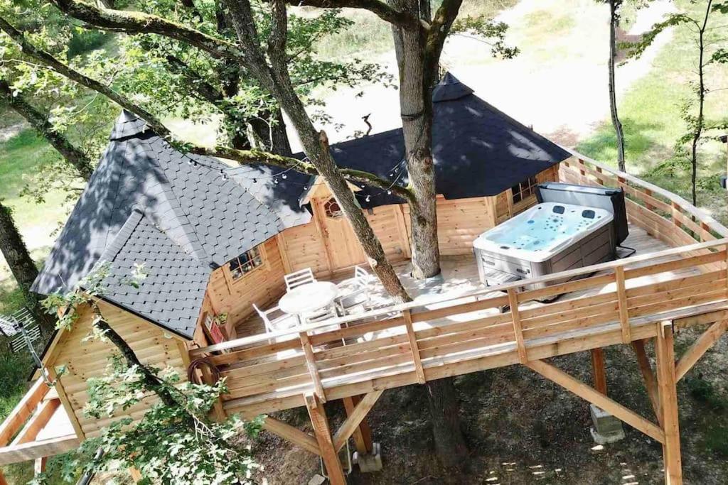 Bongheat La Cabane Perchee De La Mure מראה חיצוני תמונה
