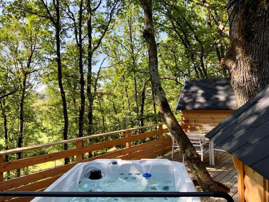 Bongheat La Cabane Perchee De La Mure מראה חיצוני תמונה